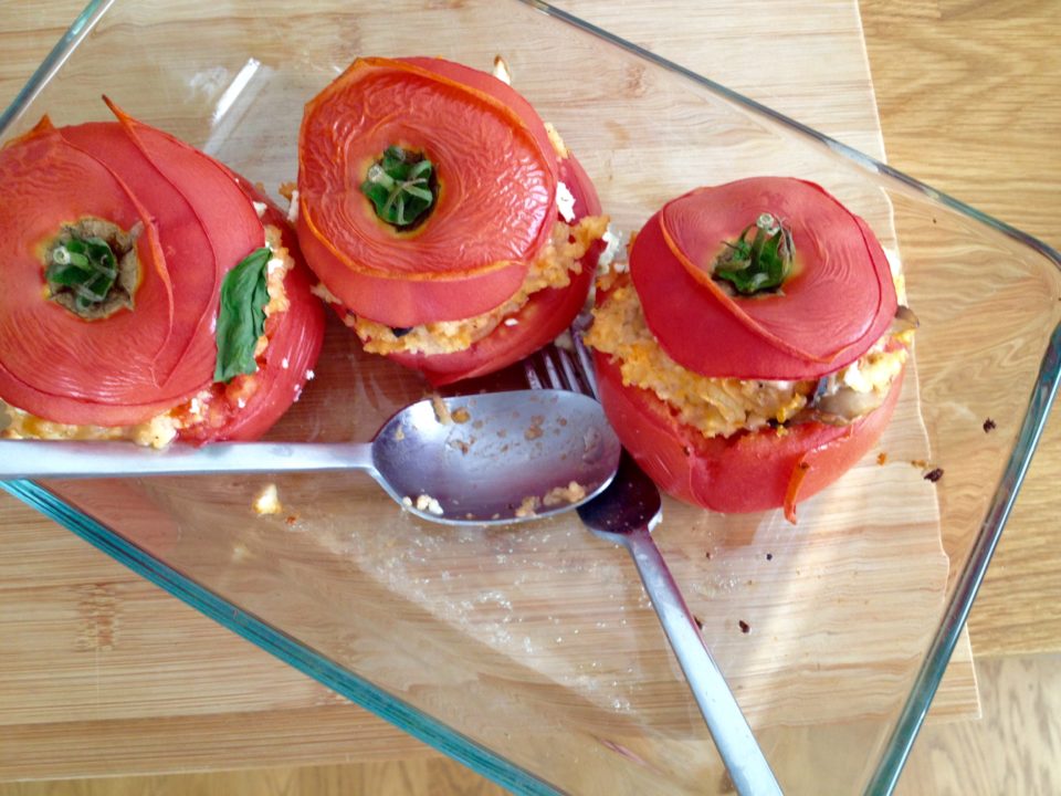 Pomidory faszerowane kaszą jaglaną