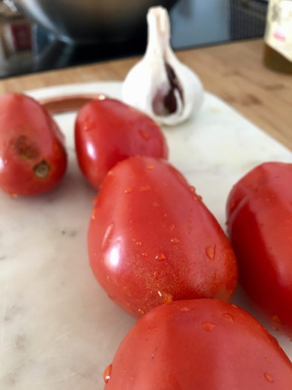 Sos dyniowy – jesienny z czerwoną fasolą i makaronem z cukinii