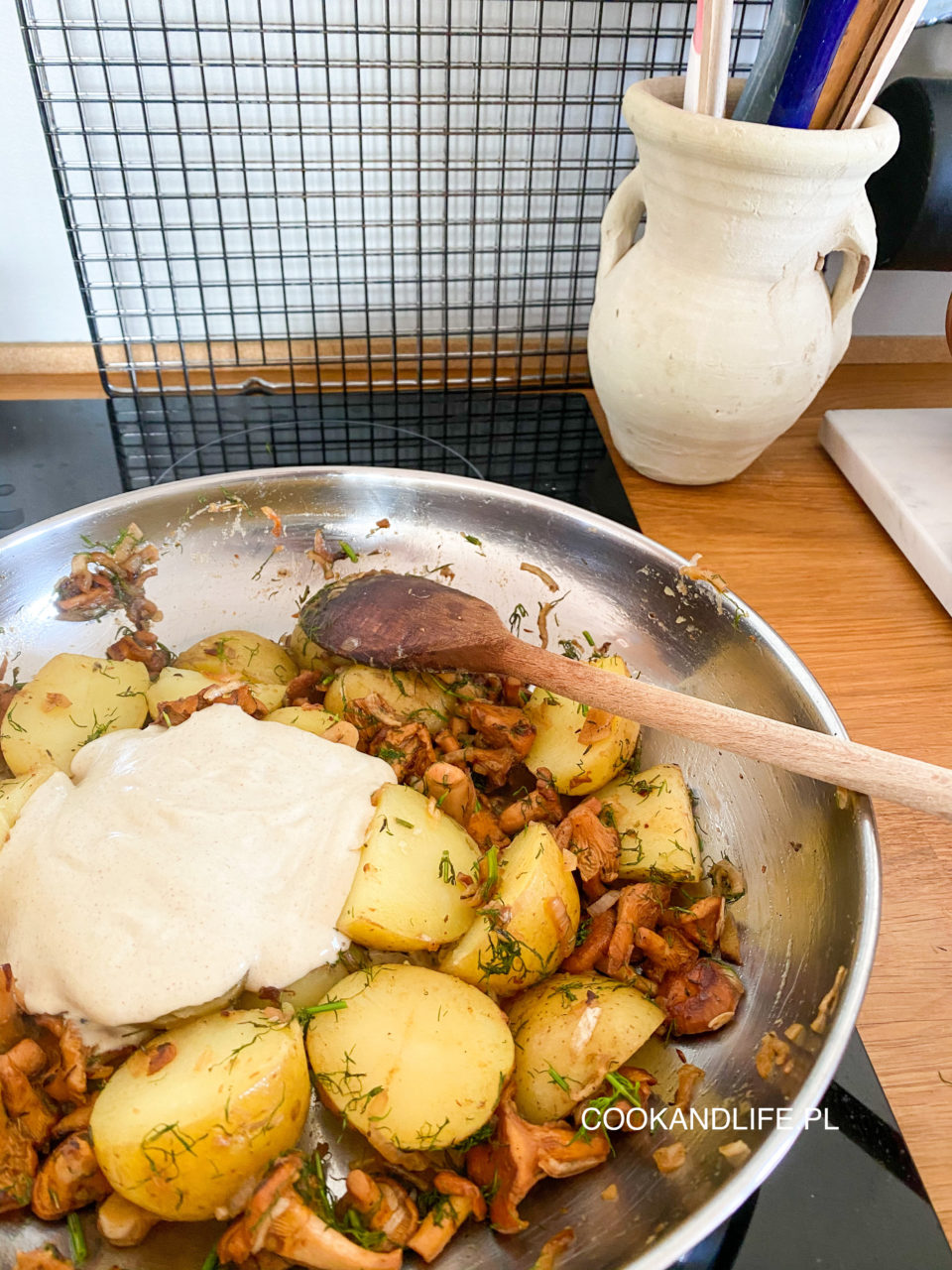 Ziemniaki z kurkami w delikatnym sosie,letni obiad