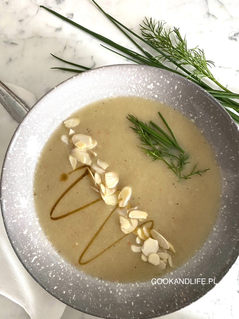 Krem z białych warzyw - zupa w oczekiwaniu na prawdziwą wiosnę 